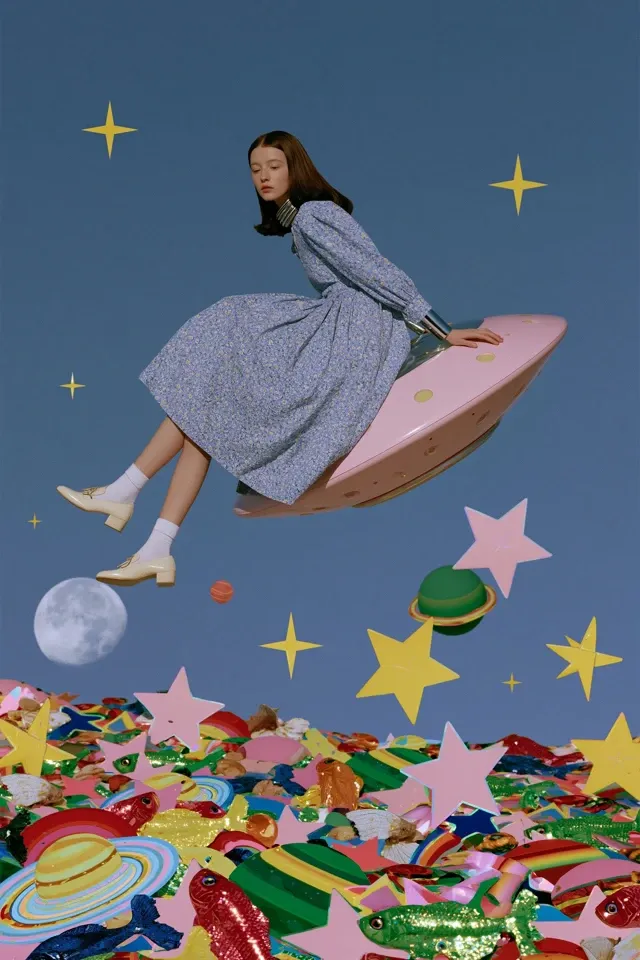하늘이 떠다니는 물고기 A high tech high-fashion editorial photograph of a woman robot flying on a high tech flyer saucer through a surreal galaxy filled with holographic oversized stars, , moon beams, and planets , elegant styling, soft colours, magical realism, cinematic photography